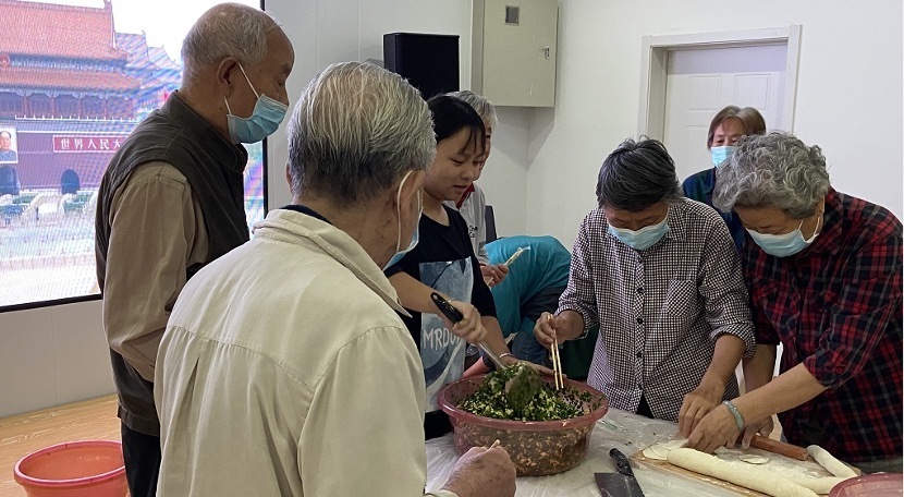 爱老敬老，让老年人感受温暖与幸福（丰富的敬老活动，提升老年人幸福感，并送上生活用品和护理用品）