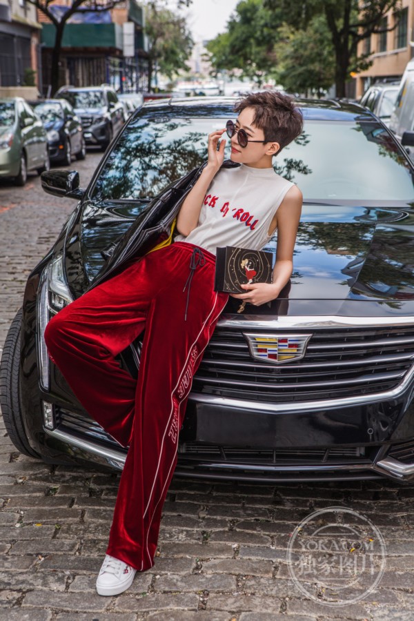 焦俊艳才是街拍界的清流 纽约逛吃逛吃竟没耽误凹造型