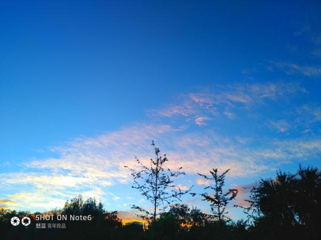 想买一台2018年都不会过时的千元机吗?现在选