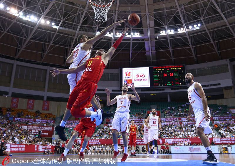 斯杯:中国男篮红队77-72胜突尼斯队 周琦状态