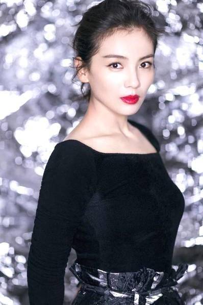 刘涛街头拍新戏被偶遇 网友:她真人非常瘦而且