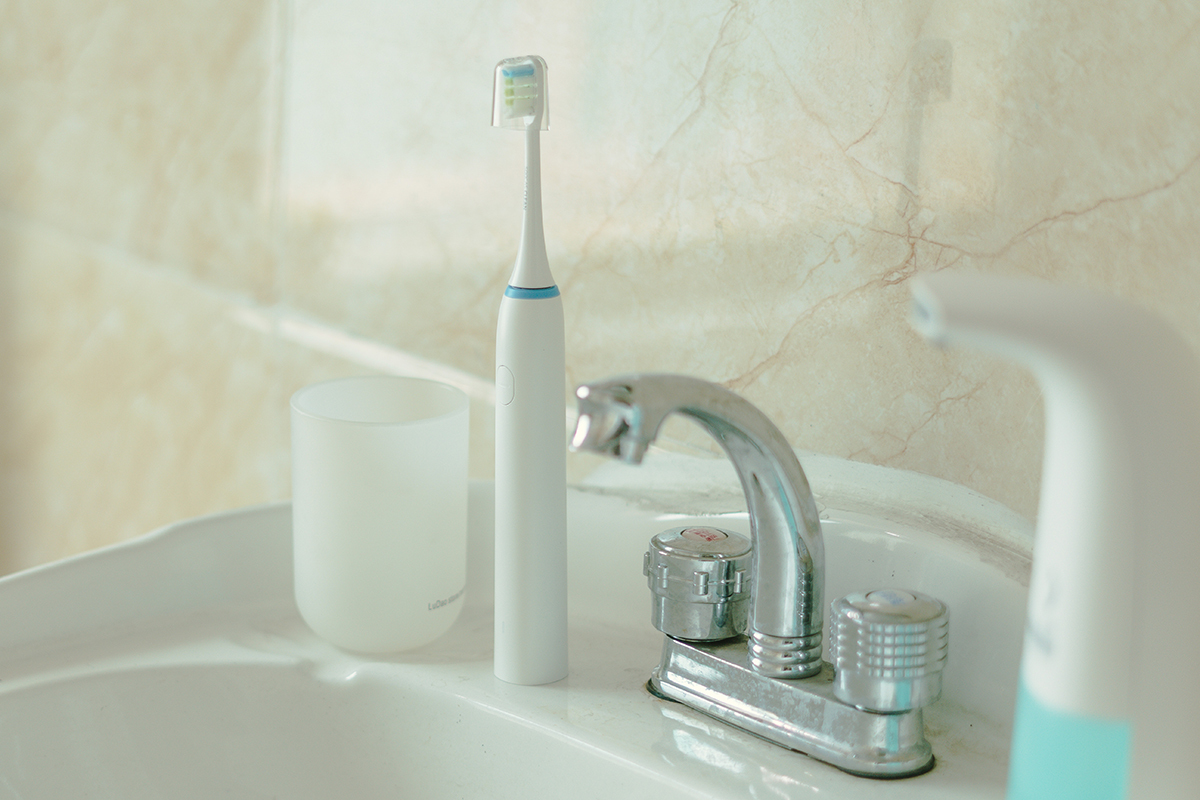 给你最自信的微笑--素士声波电动牙刷青春版