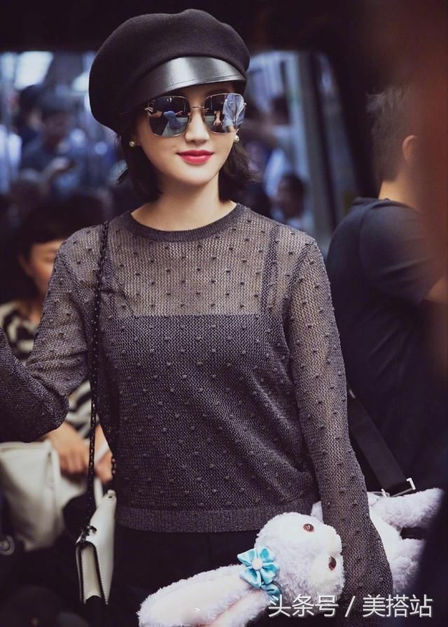 李诗颖、景甜启程迪奥秋冬高定看秀,机场演绎