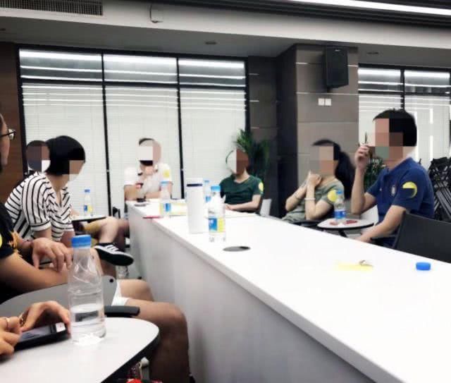 想让女生主动和你聊天?学会发这三类朋友圈先