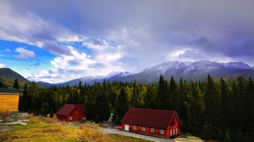 神秘的喀纳斯湖,经常有水怪出没,真的是大开