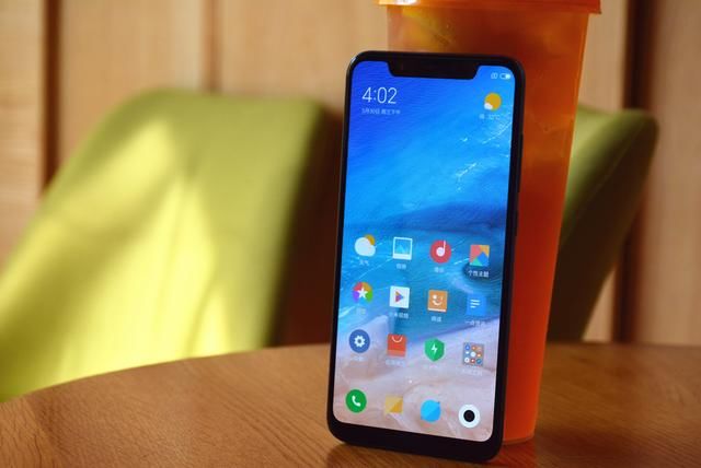 人气爆棚:小米8系列手机发货破百万,京东上面