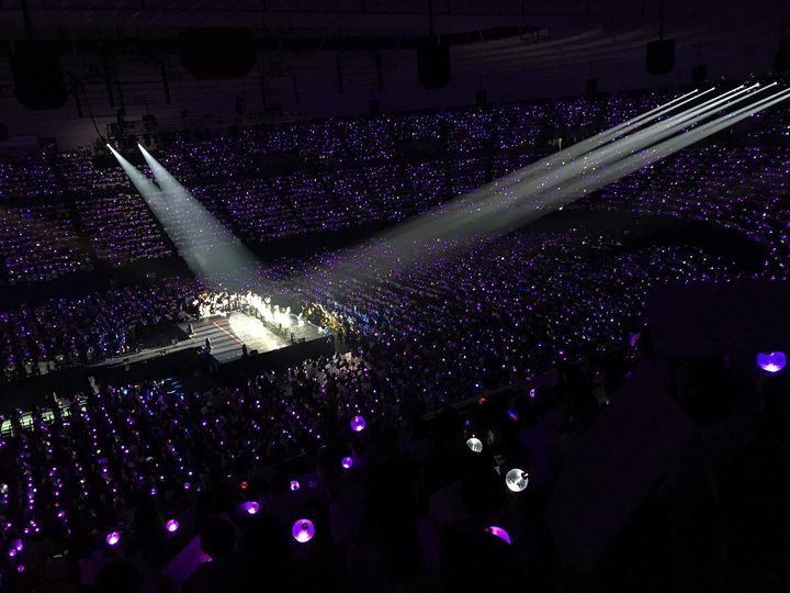 [防弹少年团][新闻]170530 大阪首日公演顺利结束 紫色炸弹海超美丽