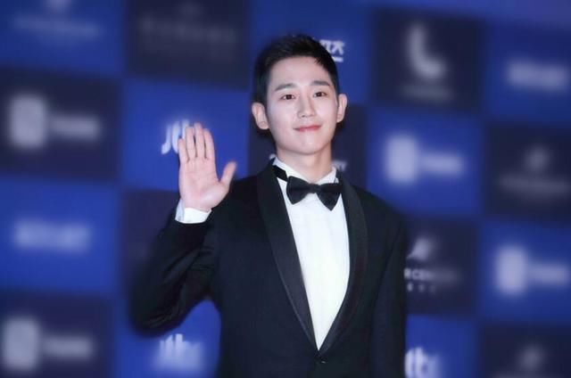 金南珠黑裙露背、孙艺珍粉嫩深V 百想红毯太养