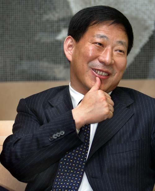 借10万承包工程发家,曾一年赚110亿,称其儿子