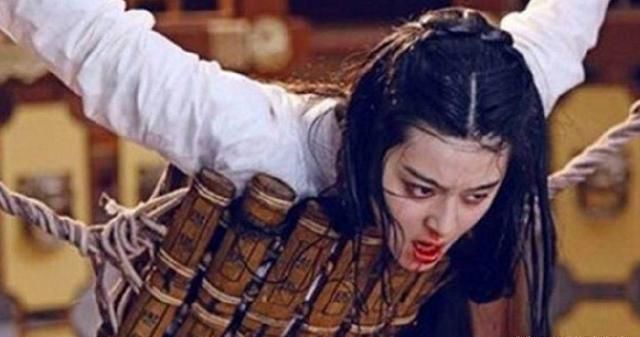 范冰冰受夹胸刑不用替身看着都疼,关晓彤上刑