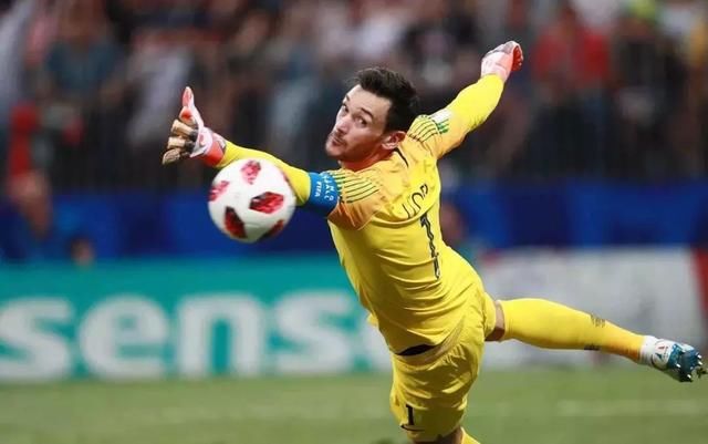 法国 4:2胜克罗地亚 第二次捧起世界杯