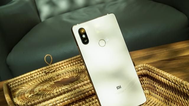 小钢炮来袭!小米8 SE成小屏幕手机里的扛鼎之