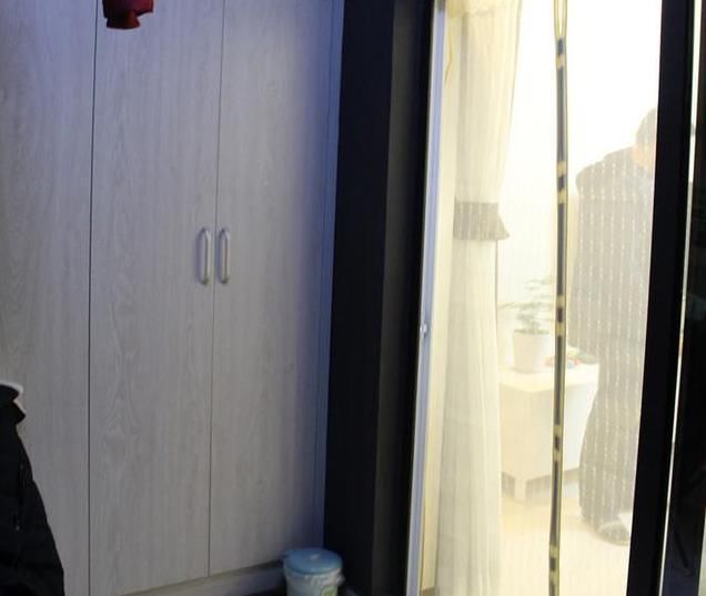 老婆说没钱就这样装修,刷白墙就直接入住,浴室