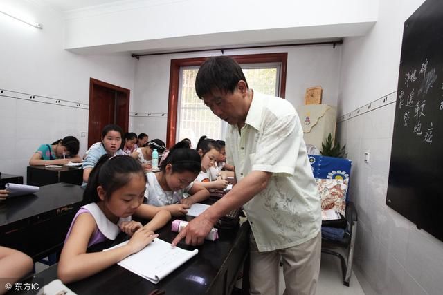 退休教师的春天来了!2018退休教师工资要涨!