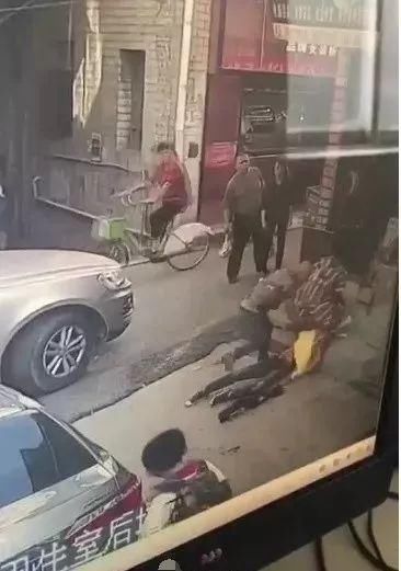 贵阳男子持菜刀当街砍人致一对男女死亡 !