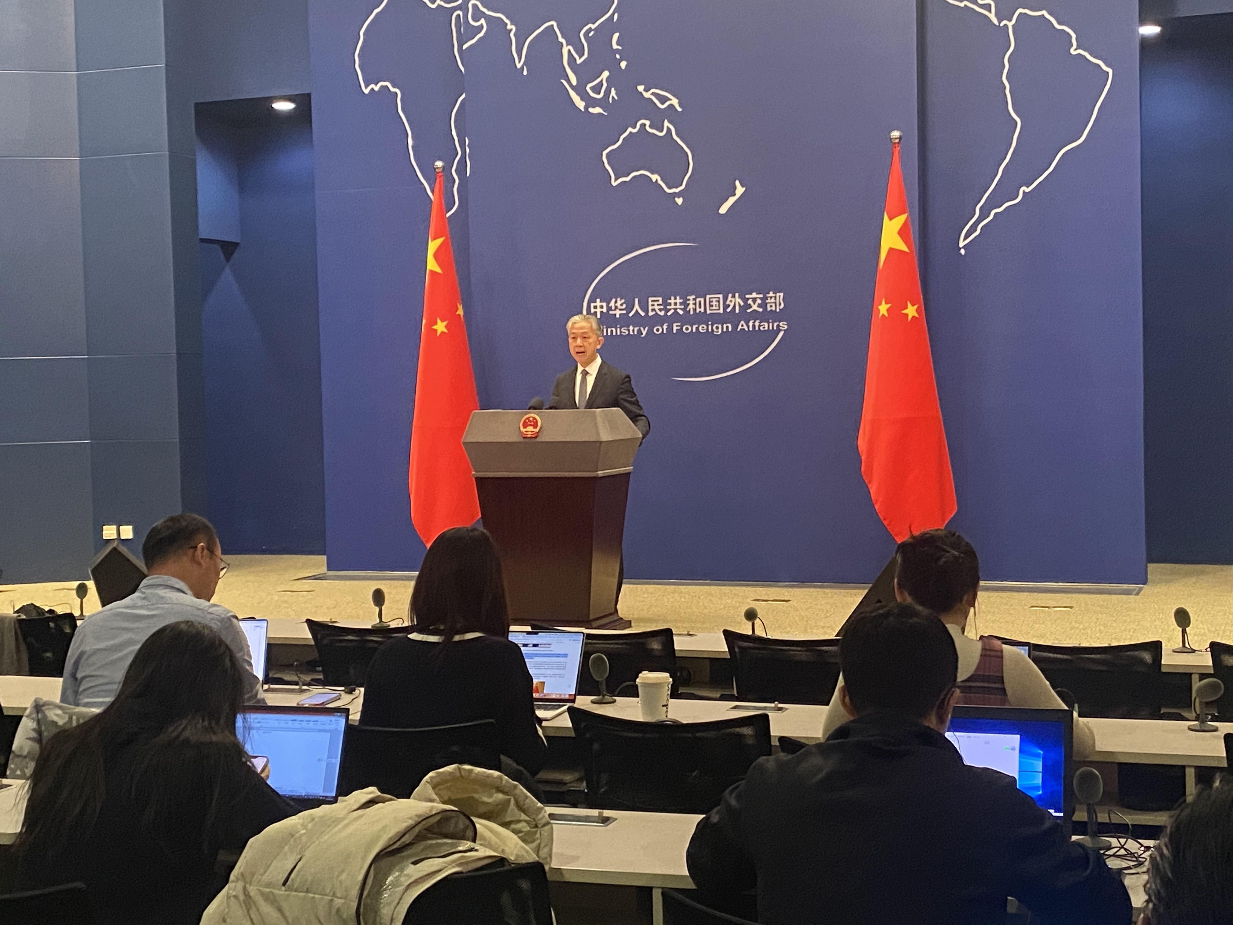 胡塞武装袭击是否影响中国与中东国家贸易?外交部回应 胡塞武装袭击是否影响中国与中东国家贸易?外交部回应