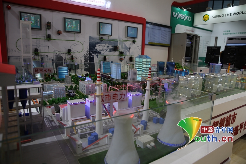 工业系统网络防控神器:电厂、水厂、地铁等这些关系到城市正常运行的关键性基础设施一旦遭到网络攻击,后果不堪设想,在博览会现场,记者看到多款保护城市基础设施安全的网络产品,为城市生活“保驾护航”。