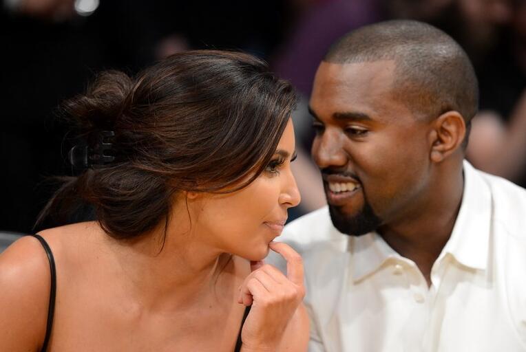 不仅如此，韦斯特近日还曾公开表示，他要在2020年竞选美国总统。虽然外界普遍不看好，但金说不定哪天还能成为美国的第一夫人，因为一切皆有可能。