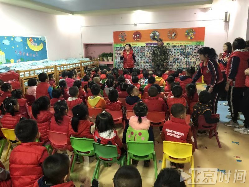 石景山支队苹果园小型站到辖区幼儿园开展消防