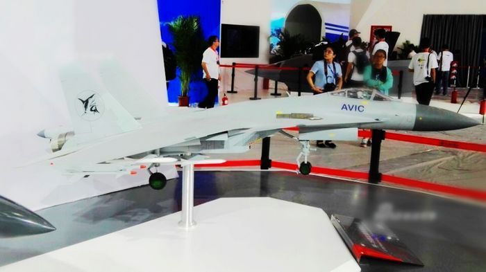 歼15弹射型模型曝光 中国航母未来就靠它