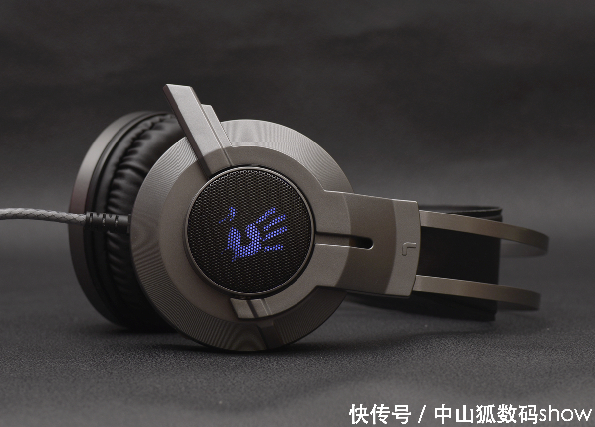 游戏耳机又有黑科技,血手幽灵J450的等容双音