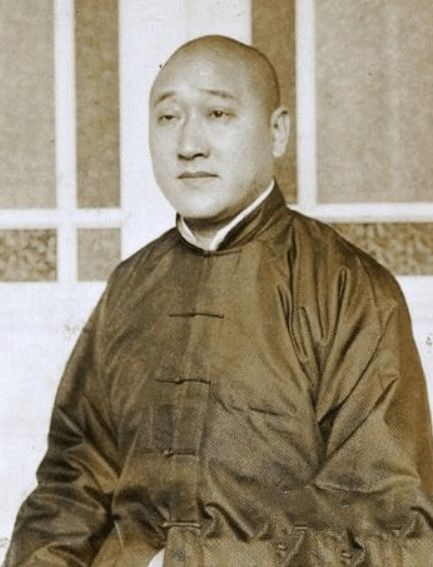 此人收复两百万平方公里国土,后于睡梦中惨死,如今坟头荒草丛生