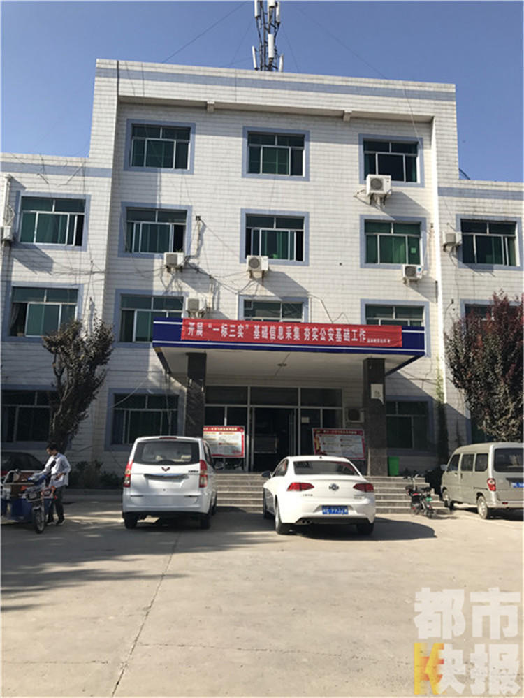 婆家如此快速的准备后事，让李女士兄妹觉得相当蹊跷，仔细一看发现了问题。李女士：我都不相信我妹喝农药 一看现场，肯定是打死的胸部这块肋骨骨折内脏有出血，两条腿上全是青的，一条腿有像烙铁烙的一样12处伤，另一条腿有14处伤。额头有伤，脸乌青，还有嘴巴烂得不成样子，人的脚趾头是圆的，她的脚趾头一半都没有了 ，法医说是地上拉的，磨掉的。