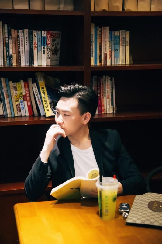 时尚先生张芙参与香港时装展,解读玩味时尚观