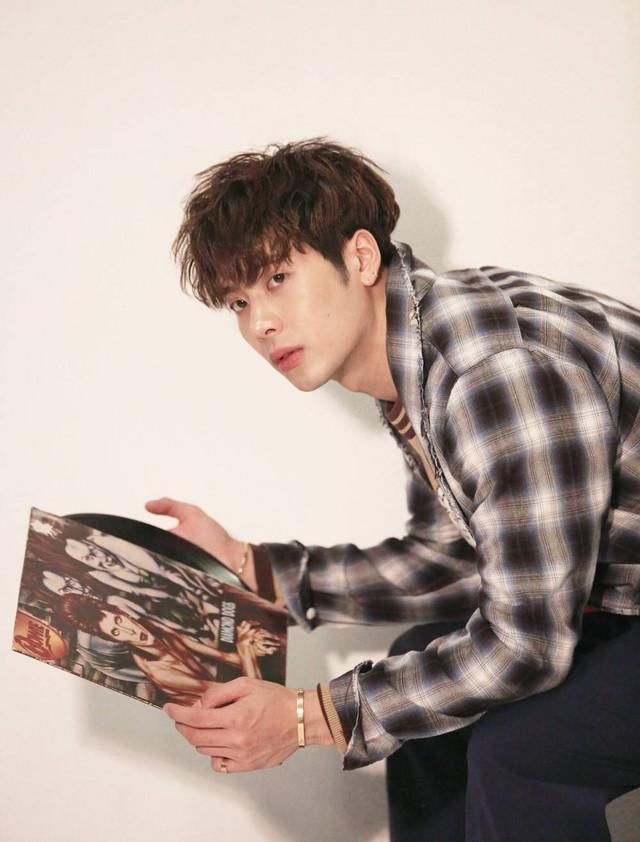 GOT7直播王嘉尔被队友粉刷黑评,王嘉尔退队对