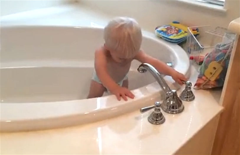 外国一岁半孩子就能自理生活