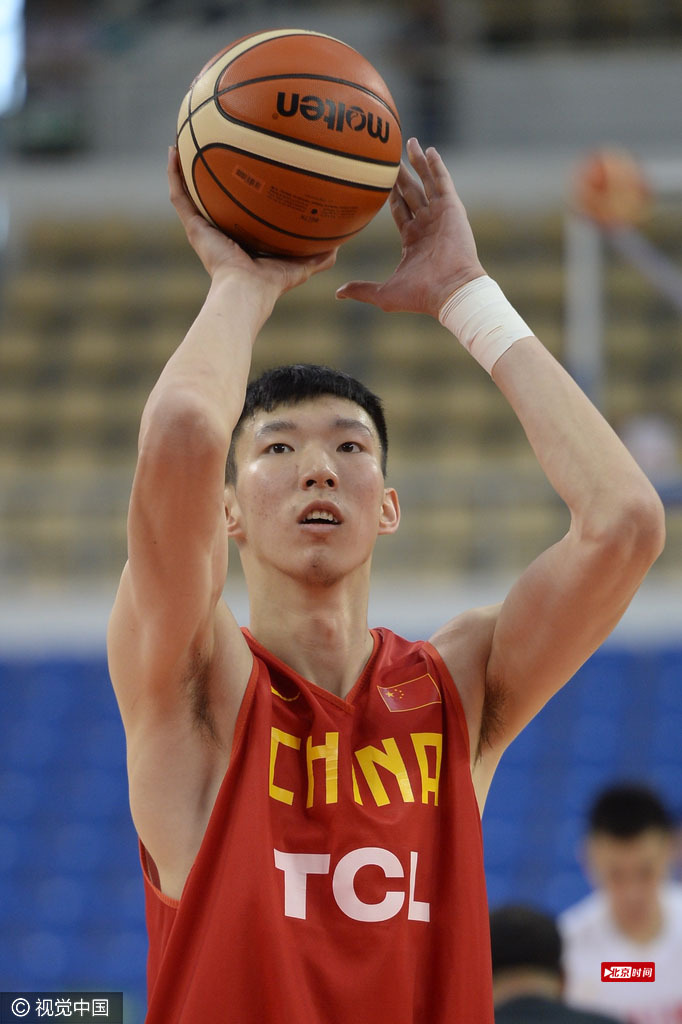 组图-男篮对抗赛前瞻 阿联练罚球周琦秀三分