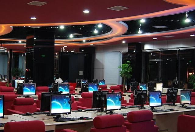 大型网络游戏的没落有直接关系,当年的魔兽世界曾经让各地的网吧24