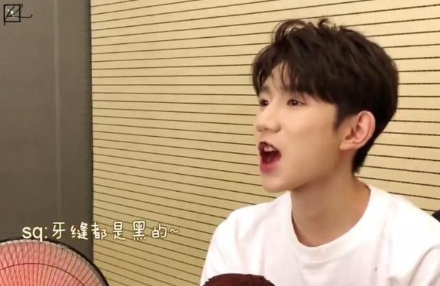 男星涂口红,王嘉尔自带口红,王源的是个误会,最