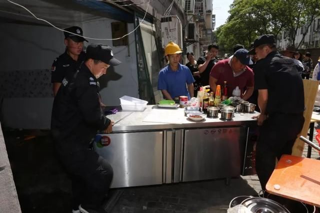 1百日行动昆山首例!车库违规改造开店,店主因