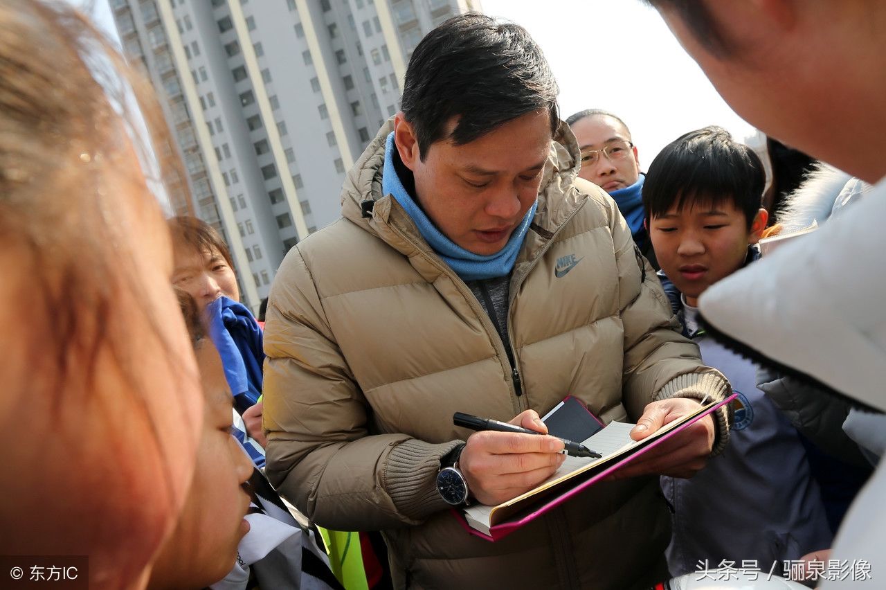 曾经的中国足球队队长 上海出生的范志毅