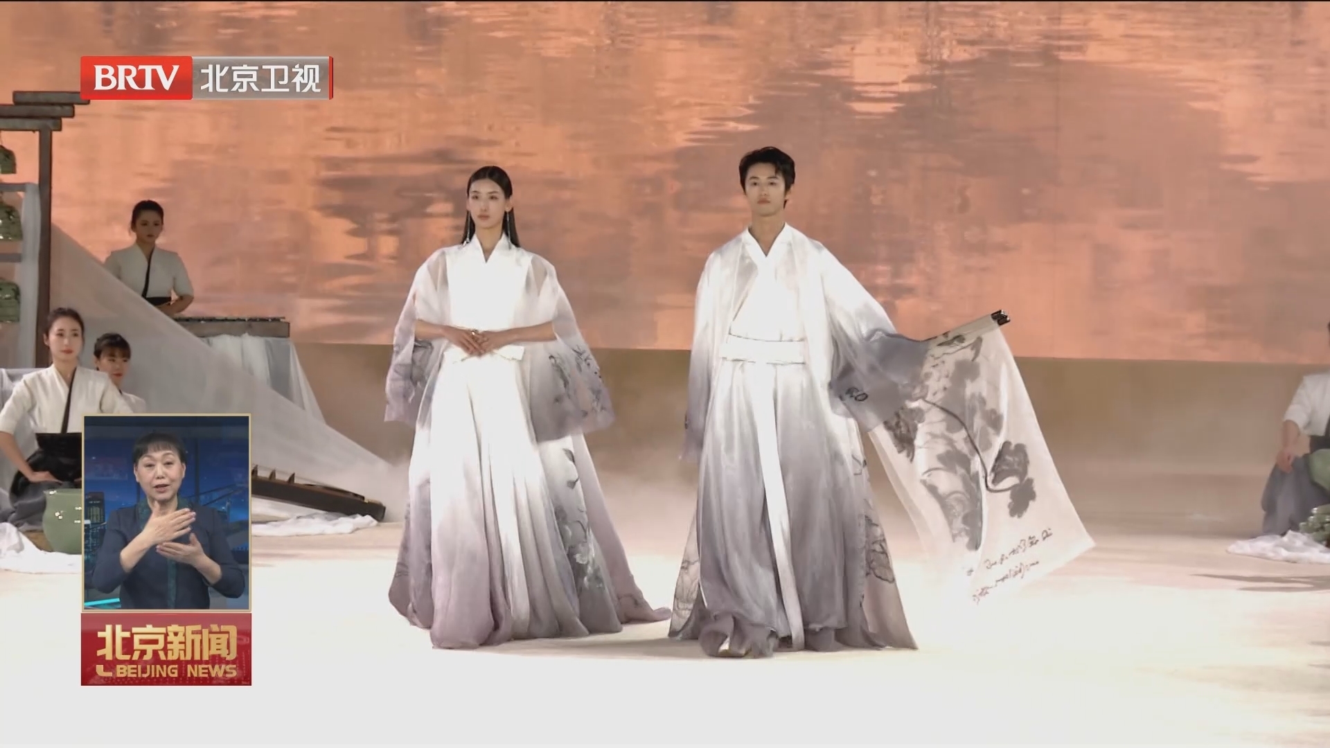 2024北京时装周开幕 多场大秀将轮番上演