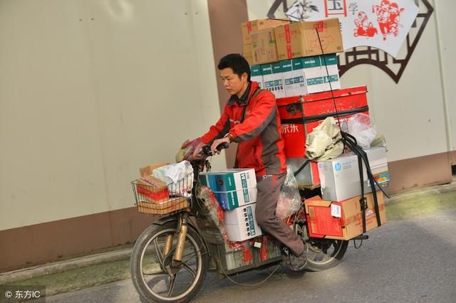 京东快递员每月能挣很多,据说比县长还高!