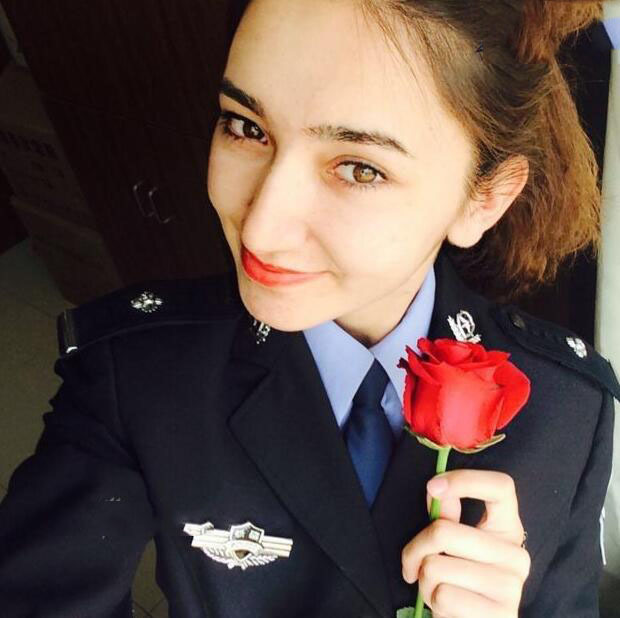 新疆美女特警。