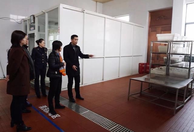 嘉定区副区长陆祖芳带队赴安亭调研农贸市场、