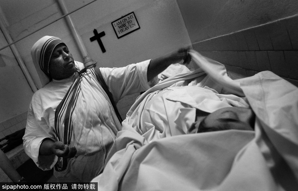 被国葬印度总理下跪 世界上只有一个国家不喜