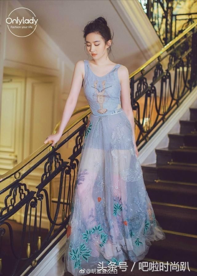 赵丽颖baby没有的气质刘亦菲都有,迪奥放弃了