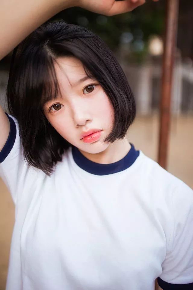 短发妹子:内扣、泡面头、外翻,到底哪款发型适