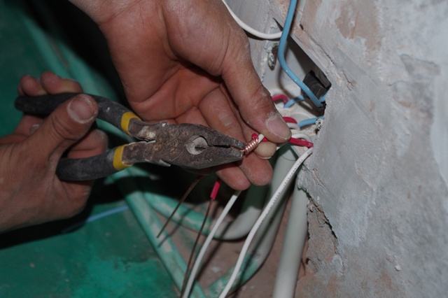 电线这么接才不会漏电!学会了再也不怕水电工偷懒了!