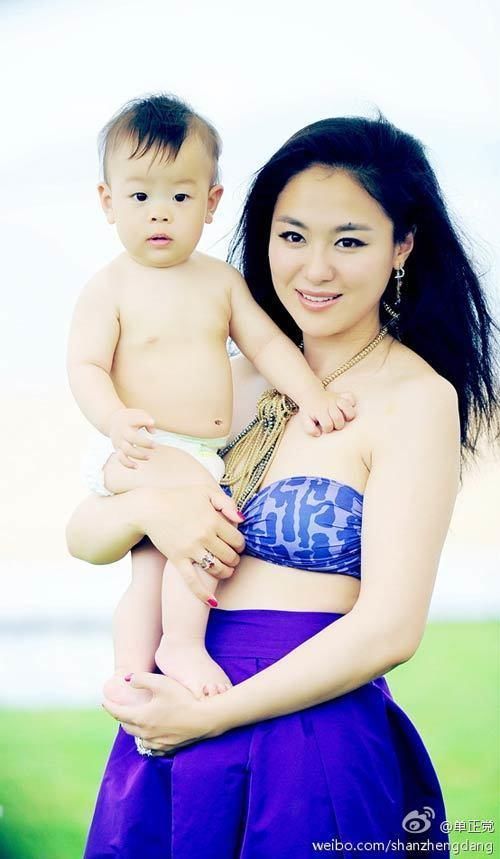 避嫌赵薇改名沈傲君事业走红,今42岁活成这样,儿子姓爱新觉罗