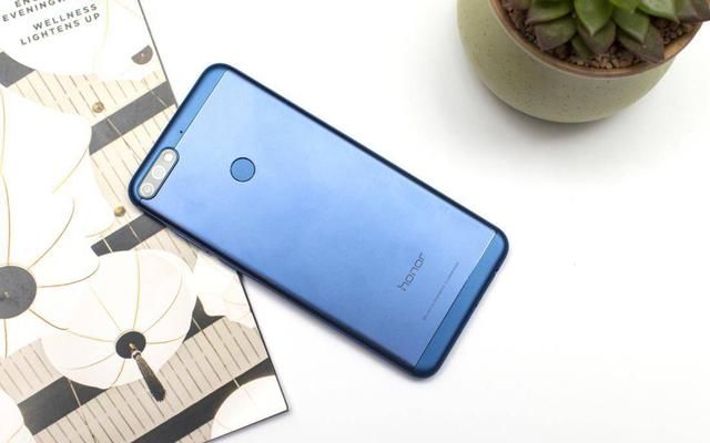 899元就可以购买这么酷炫的神器 荣耀畅玩7C