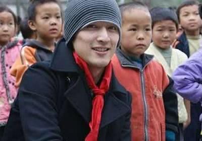 让胡歌严重毁容,经纪人张冕身亡的司机,出狱后