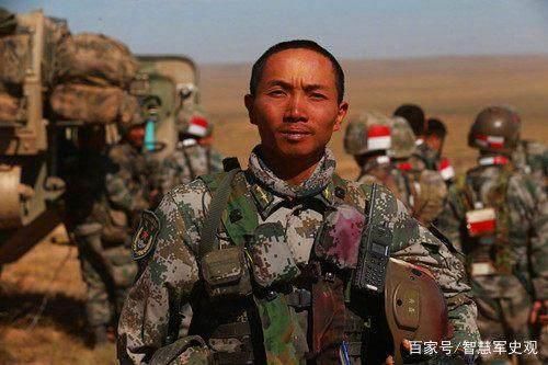 参加朱日和军演的解放军军官照,脸被晒的黝黑
