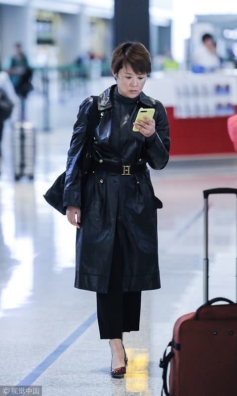 45岁袁立素颜近照曝光:露双下巴脸浮肿还泛高原红 网友不敢认_北京