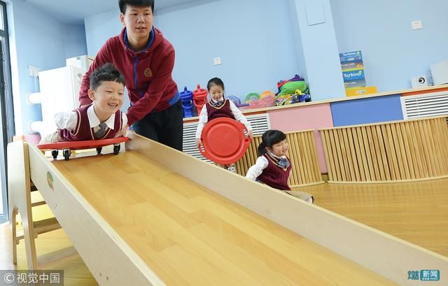 郑州:男幼师抢手 还没毕业就被幼儿园抢走