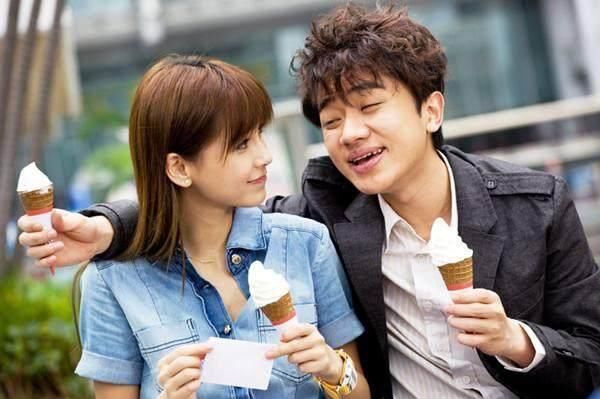 看看二十岁的angelababy,再看二十岁的你,哪来的勇气说人家整容